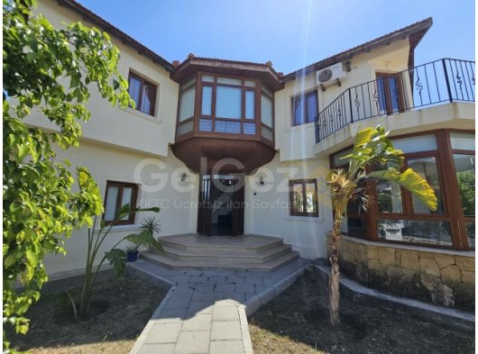 Girne Alsancak’ta 3+1 günlük kiralık özel havuzlu villa