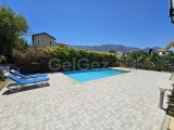 Girne Alsancak’ta 3+1 günlük kiralık özel havuzlu villa