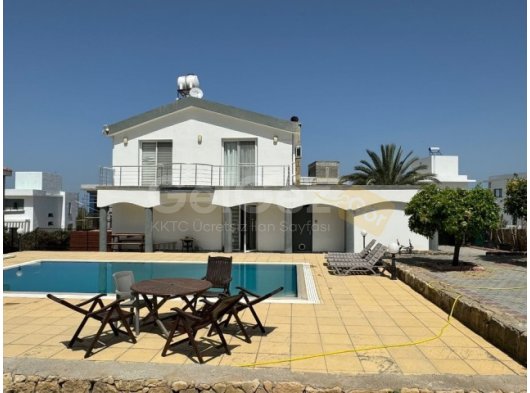 Girne Çatalköy’de günlük kiralık 3 + 1 villa