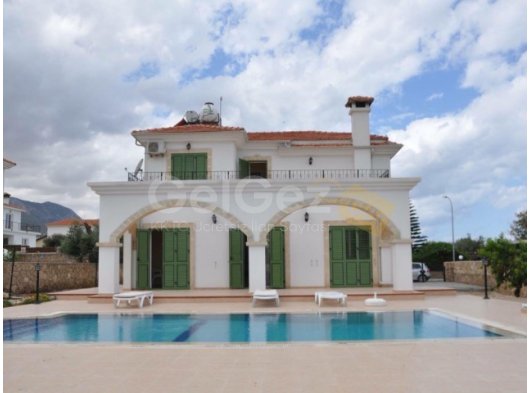 Girne Çatalköy’de günlük kiralık 3 + 1 villa