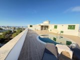 Girne Merkez'de 3 + 1 Özel Havuzlu Penthouse