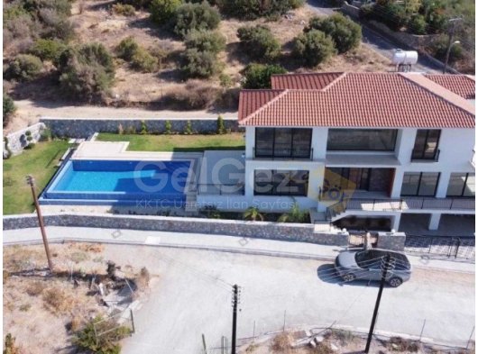 ????????????????Alsancak'ta Satılık 4 Yatak Odalı Lüks Villa????????????????