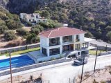 ????????????????Alsancak'ta Satılık 4 Yatak Odalı Lüks Villa????????????????