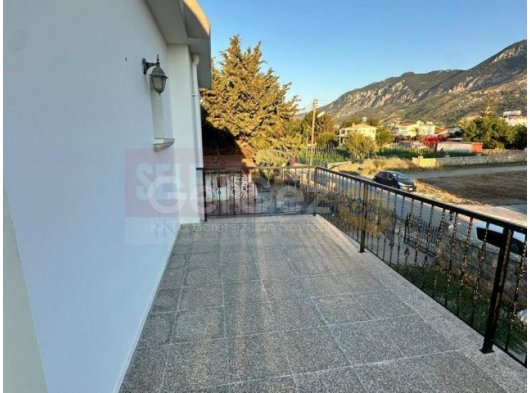 Girne Karşıyaka'da Lüks Havuzlu Villa