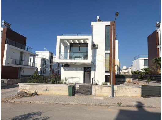 Girne Ozanköy'de kiralık lüks 2+1 villa
