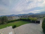 Girne Alagadi'de günlük kiralık 5 + 1 villa