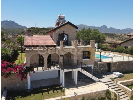 Girne Alagadi'de günlük kiralık 3 + 1 villa