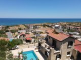Girne Alagadi'de günlük kiralık 3 + 1 villa