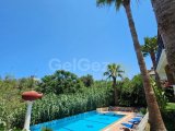 Girne Alsancak’ta 5+2 günlük kiralık özel havuzlu villa