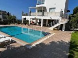 Girne Çatalköy’de günlük kiralık 4 + 1 lüks villa