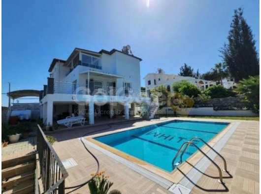 Girne Çatalköy’de günlük kiralık 4 + 1 lüks villa