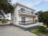 Girne Edremit’te kiralık 3+1 villa