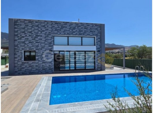 Karşıyaka bölgesinde 3+1 kiralık sıfır lüks villa