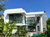 Girne Ozanköy'de Kiralık Şık 4+1 Villa - Özel Havuz ve Bahçe