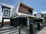 Karşıyaka'da satılık 3 yatak odalı yeni villa