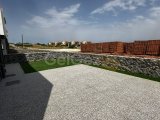 Karşıyaka'da satılık 3 yatak odalı yeni villa