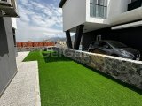Karşıyaka'da satılık 3 yatak odalı yeni villa