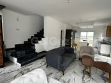 Karşıyaka'da satılık 3 yatak odalı yeni villa