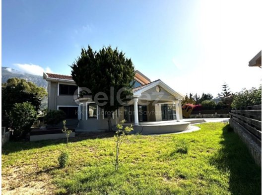 Denize yakın satılık lüks villa