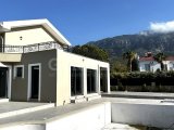 Denize yakın satılık lüks villa