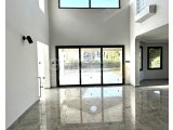 Denize yakın satılık lüks villa