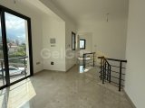 Alsancak bölgesinde satılık 1200m2 arsa içinde villa