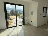 Alsancak bölgesinde satılık 1200m2 arsa içinde villa