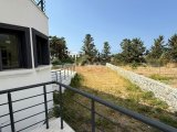 Alsancak bölgesinde satılık 1200m2 arsa içinde villa
