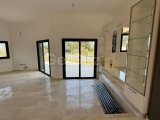 Alsancak bölgesinde satılık 1200m2 arsa içinde villa