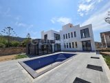 Girne Karşıyaka'da ultra lüks villa????
