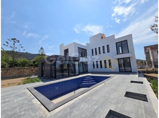Girne Karşıyaka'da ultra lüks villa????