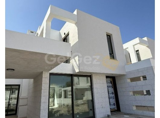 Alsancak Bölgesinde Merit Oteller Bölgesinde Yakın Satılık İkiz Villa