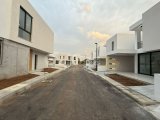 Alsancak Bölgesinde Merit Oteller Bölgesinde Yakın Satılık İkiz Villa
