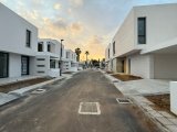 Alsancak Bölgesinde Merit Oteller Bölgesinde Yakın Satılık İkiz Villa