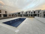 Alsancak Bölgesinde Merit Oteller Bölgesinde Yakın Satılık İkiz Villa