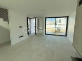 Alsancak Bölgesinde Merit Oteller Bölgesinde Yakın Satılık İkiz Villa