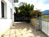Alsancak bölgesinde satılık villa.Tüm vergiler ödenmiştir