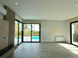 Alsancak bölgesinde satılık villa.Tüm vergiler ödenmiştir