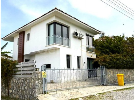 Alsancak bölgesinde satılık villa.Tüm vergiler ödenmiştir
