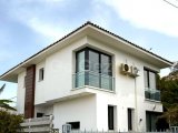 Alsancak bölgesinde satılık villa.Tüm vergiler ödenmiştir