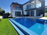 Girne Çatalköy'de Lüks 4+1 Villa, Özel Havuz ve Bahçe ile Satılık!