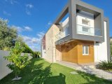 Girne Çatalköy'de Lüks 4+1 Villa, Özel Havuz ve Bahçe ile Satılık!