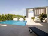 Girne Çatalköy'de Satılık 4+1 Villa - Özel Havuz ve Otopark ile Hayalinizdeki Evi Bulun!