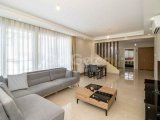 Girne Çatalköy'de Satılık 4+1 Villa - Özel Havuz ve Otopark ile Hayalinizdeki Evi Bulun!
