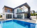 Girne Çatalköy'de Satılık 4+1 Villa - Özel Havuz ve Otopark ile Hayalinizdeki Evi Bulun!