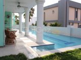 Girne Çatalköy'de satılık 4+1 lüks özel villa