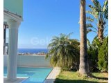 Girne Çatalköy'de satılık 4+1 lüks özel villa