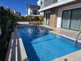Girne Çatalköy'de satılık 4+1 özel havuzlu villa