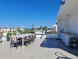 Girne Çatalköy'de satılık 4+1 özel havuzlu villa