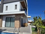 Girne Çatalköy'de satılık 4+1 özel havuzlu villa